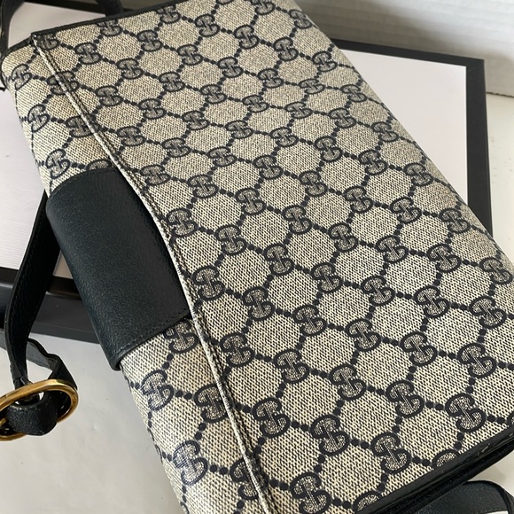 Authentic Gucci GG Supreme Leather Shoulder Bag/ Crossbody Bag. - Picture 5 of 17